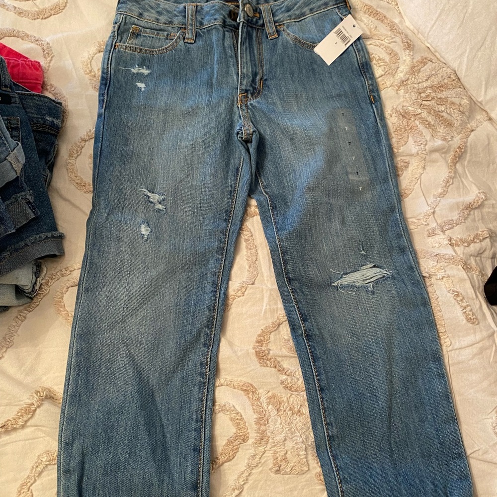 Girls size 7 new with tag Gap jeans.